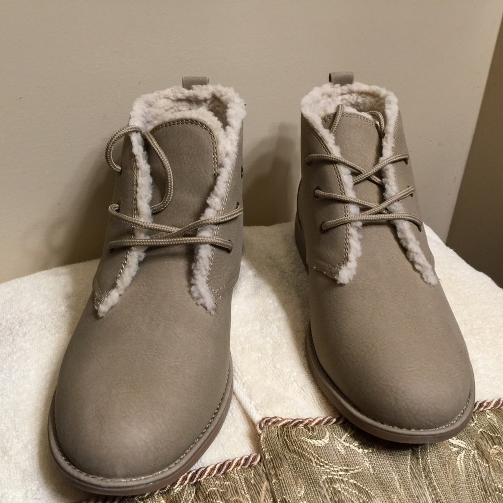 New Mountain sole women’s Charlie ankle booties